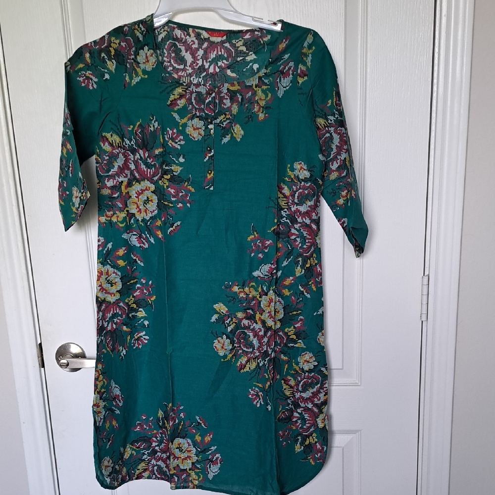 Green Kurta Kameez with 3/4 Sleeves and Bateau Neckline